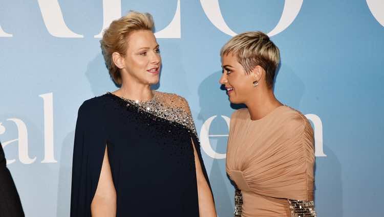 La Princesa Charlene con Katy Perry en la Gala Global Ocean 2018 de la Fundación Príncipe Alberto II de Mónaco