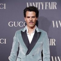 Juan Avellaneda en la alfombra de la fiesta de Vanity Fair 2018