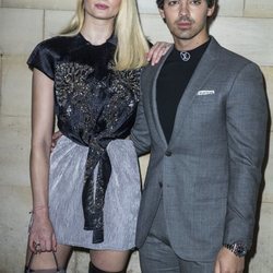 Sophie Turner y Joe Jonas en el desfile de Louis Vuitton primavera/verano 2019 en París