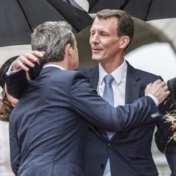Federico y Joaquín de Dinamarca se saludan con cariño en la Apertura del Parlamento