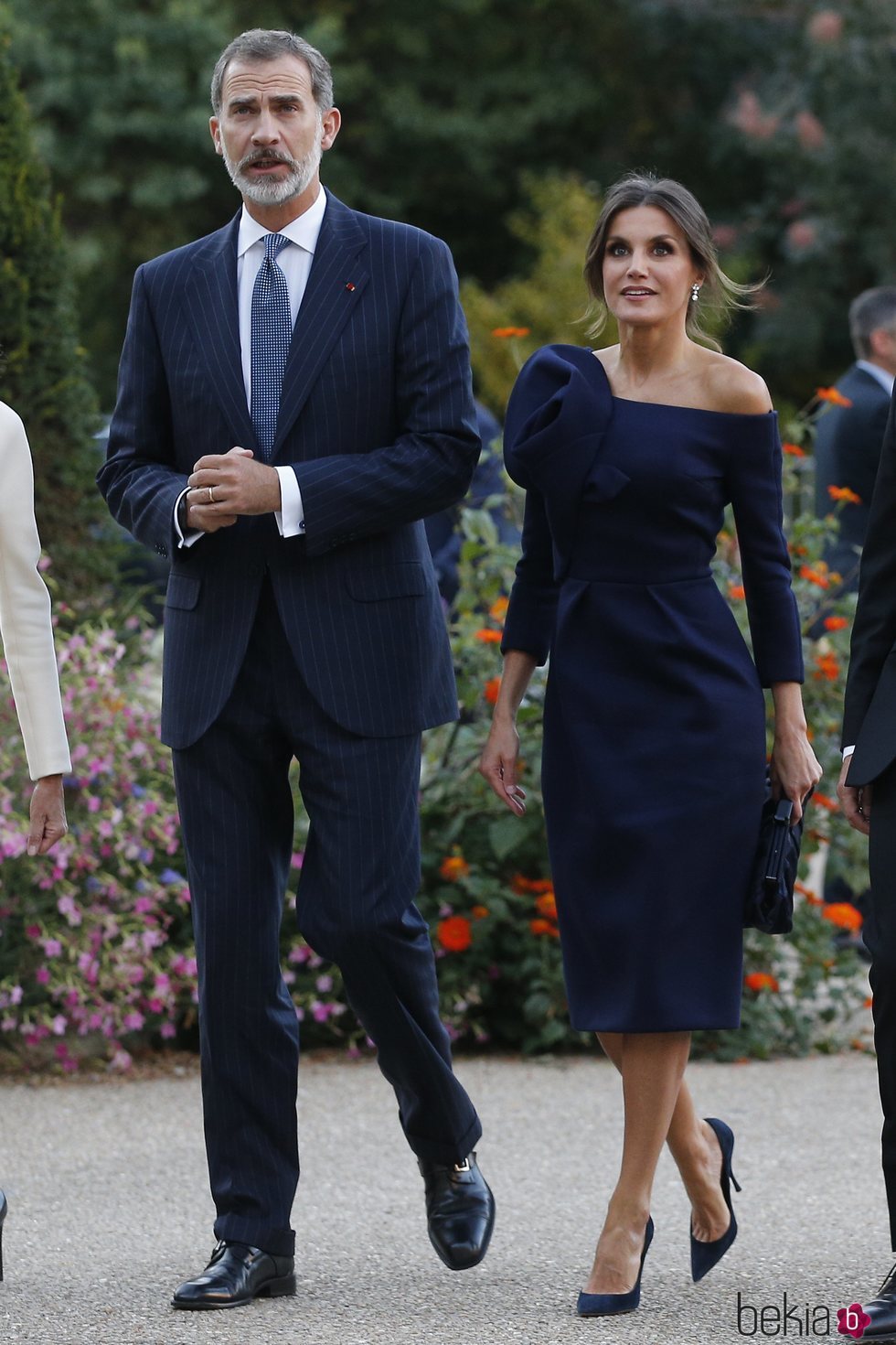 Los Reyes Felipe y Letizia llegando al Grand Palais durante su visita a París