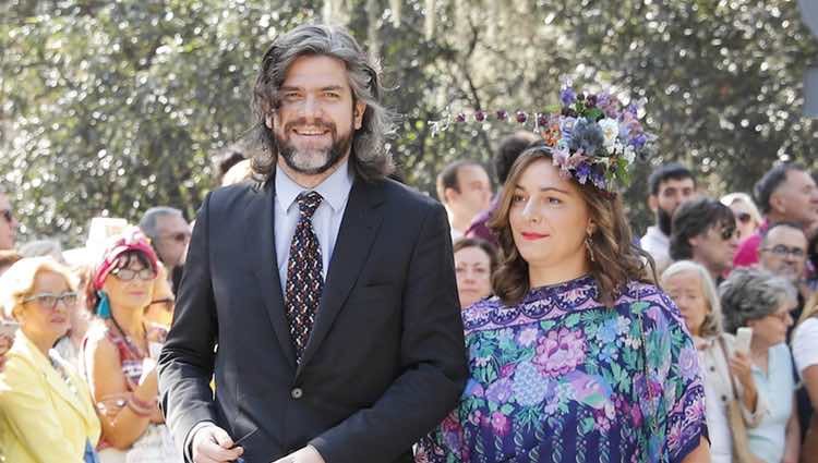 Jacobo Fitz-James Stuart y Asela Pérez Becerril llegando a la boda de Fernando Fitz James-Stuart con Sofía Palazuelo