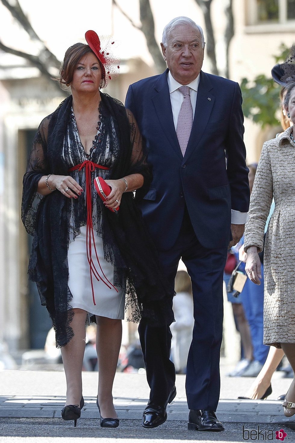 José Manuel García-Margallo y María Isabel Barreiro llegando a la boda de Fernando Fitz James-Stuart con Sofía Palazuelo