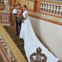 Fernando Fitz-James Stuart y Sofía Palazuelo posan en Liria en su boda