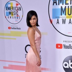 Vanessa Hudgens en los American Music Awards 2018