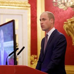 El Príncipe Guillermo dando un discurso en el Palacio de St James