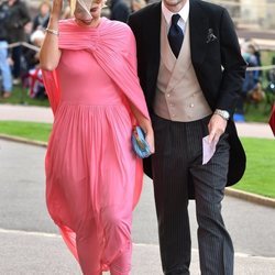 Pixie Geldof y George Barnett en la boda de Eugenia de York y Jack Brooksbank