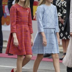 La Princesa Leonor y la Infanta Sofía llegando al desfile del Día de la Hispanidad 2018