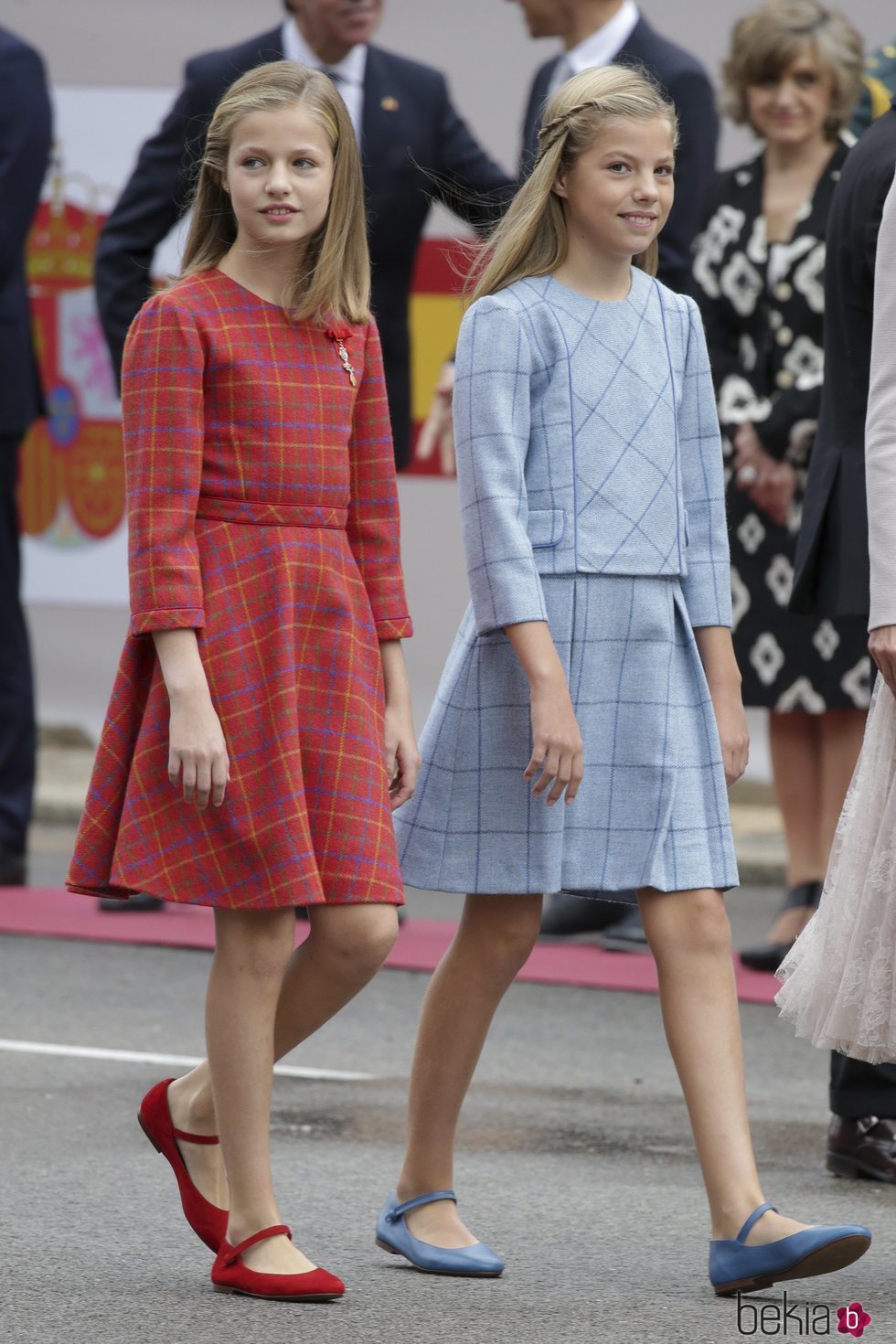 La Princesa Leonor y la Infanta Sofía llegando al desfile del Día de la Hispanidad 2018