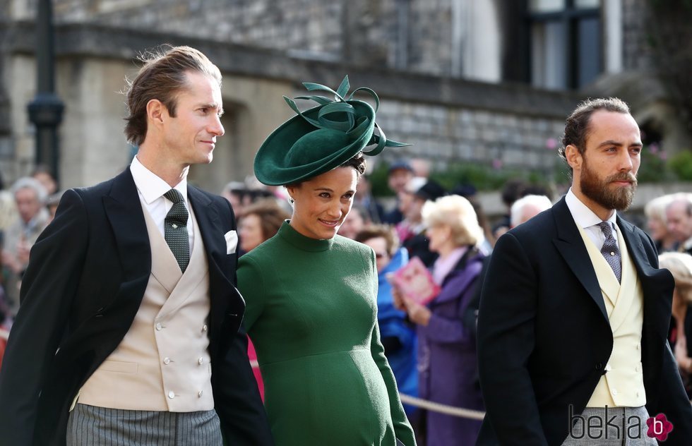 Pippa Middleton luce embarazo junto a James Matthews y James Middleton en la boda de Eugenia de York y Jack Brooksbank