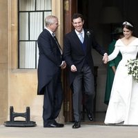 El Príncipe Andrés, Eugenia de York y Jack Brooksbank camino de The Royal Lodge en su boda
