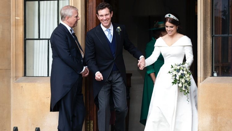 El Príncipe Andrés, Eugenia de York y Jack Brooksbank camino de The Royal Lodge en su boda