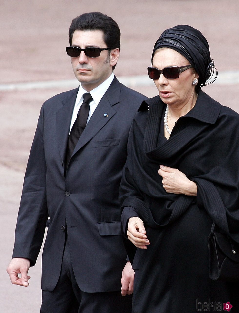 Farah Diba y Alí Reza Pahlavi en el funeral de Rainiero de Mónaco