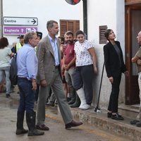 Los Reyes Felipe y Letizia durante su visita a la localidad afectada por las riadas de Mallorca
