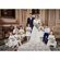 Eugenia de York y Jack Brooksbank con sus pajes y damas en la foto oficial de su boda