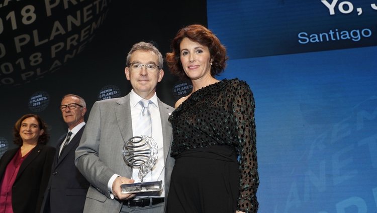 Santiago Posteguillo con la finalista Ayanta Barilli en el Premio Planeta 2018