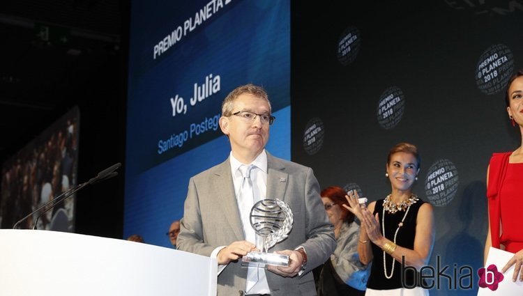 Santiago Posteguillo con el premio Planeta 2018