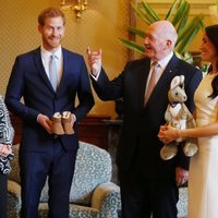 El Príncipe Harry y Meghan Markle reciben regalos para el hijo que esperan en Sydney