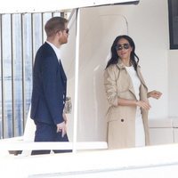 El Príncipe Harry y Meghan Markle dando un paseo en barco por la bahía de Sydney