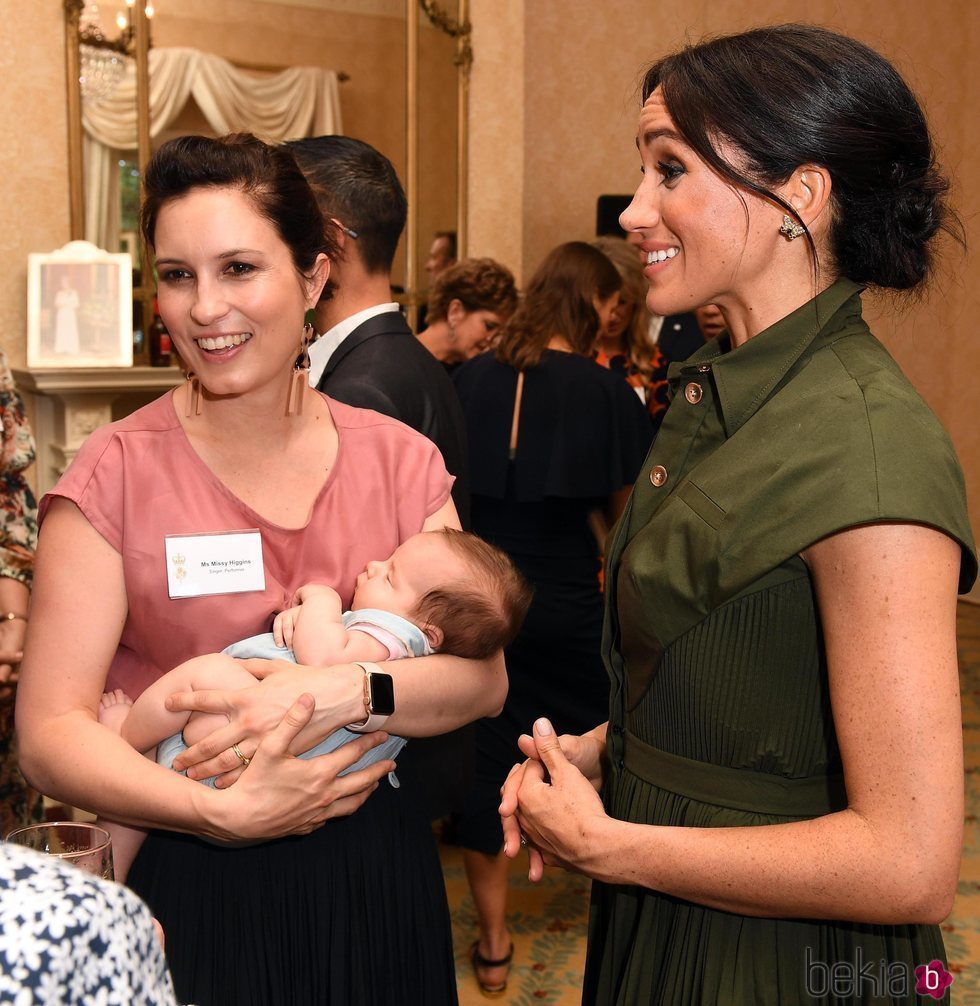 Meghan Markle con Missy Higgins y su bebé en Sydney