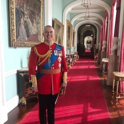 El Príncipe Andrés en una área privada de Buckingham Palace
