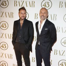 Álvaro Castejón y Arnaud Maillard en la alfombra roja de los Premios Harper's Bazaar Actitud 43 2018