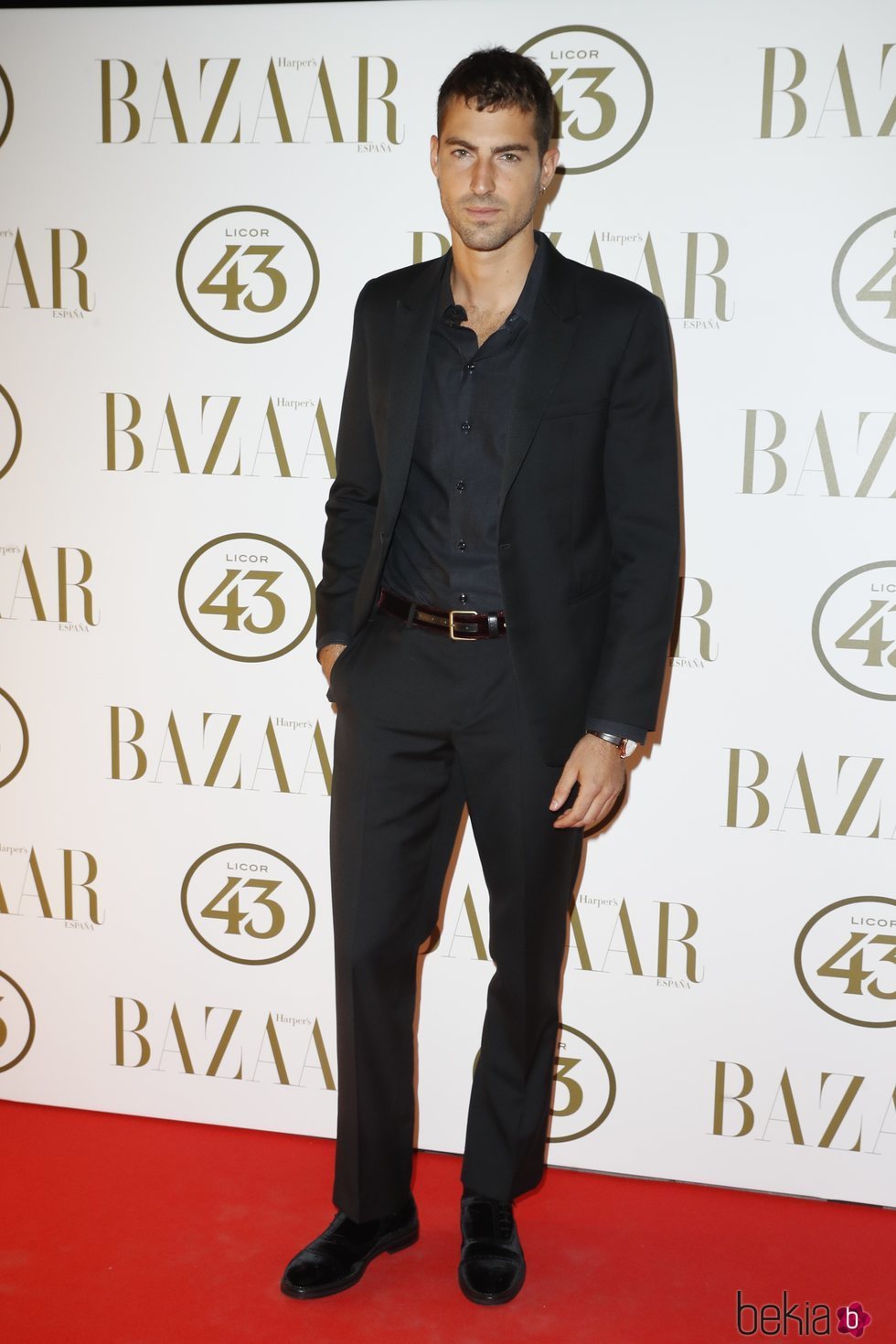 Antonio Navas en la alfombra roja de los Premios Harper's Bazaar Actitud 43 2018