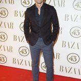Iván Sánchez en la alfombra roja de los Premios Harper's Bazaar Actitud 43 2018