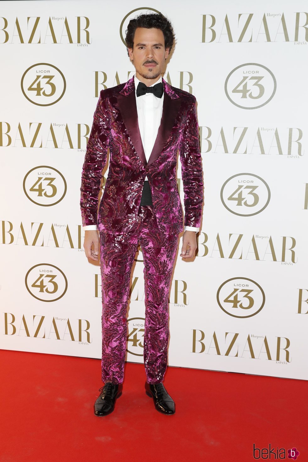 Juan Avellaneda en la alfombra roja de los Premios Harper's Bazaar Actitud 43 2018