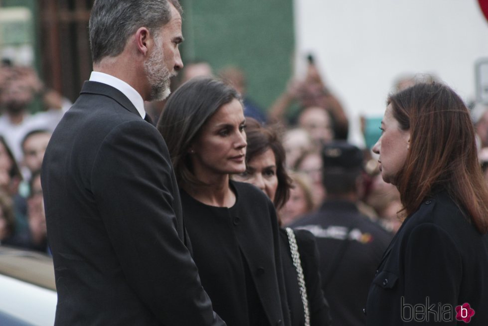 Los Reyes Felipe y Letizia con Francina Armengol en el funeral por las víctimas de las inundaciones en Mallorca