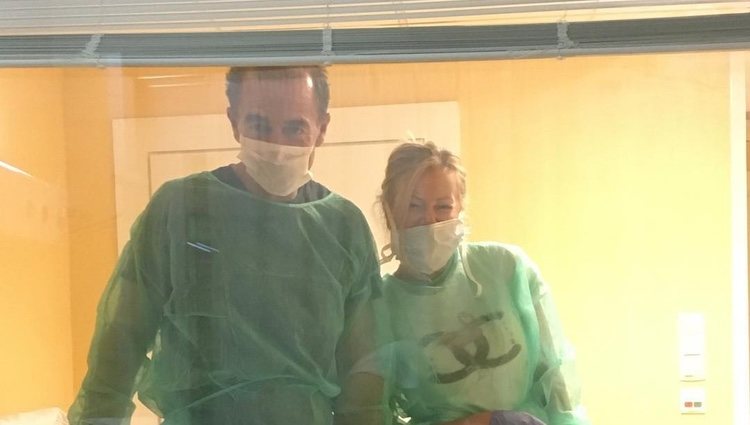 Alessandro Lequio y Ana Obregón apoyando a Álex Lequio durante su tratamiento