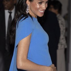 Meghan Markle presume de embarazo en una cena de Estado en Fiji