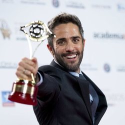 Roberto Leal con su Premio Iris 2018