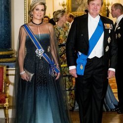 Guillermo Alejandro y Máxima de Holanda en la cena de Estado en su honor en Buckingham Palace