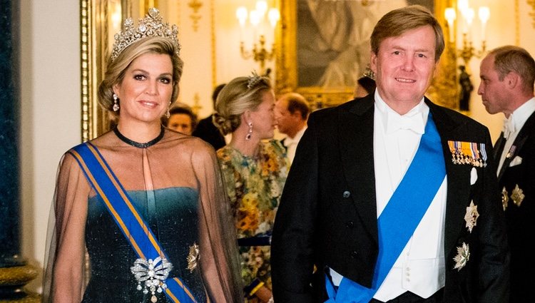 Guillermo Alejandro y Máxima de Holanda en la cena de Estado en su honor en Buckingham Palace