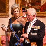 Máxima de Holanda y el Príncipe Carlos en una cena de Estado en Buckingham Palace