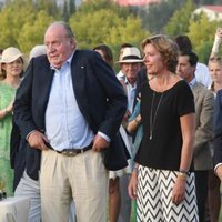 El Rey Juan Carlos y Simoneta Gómez-Acebo sonríen en el torneo de polo de Sotogrande