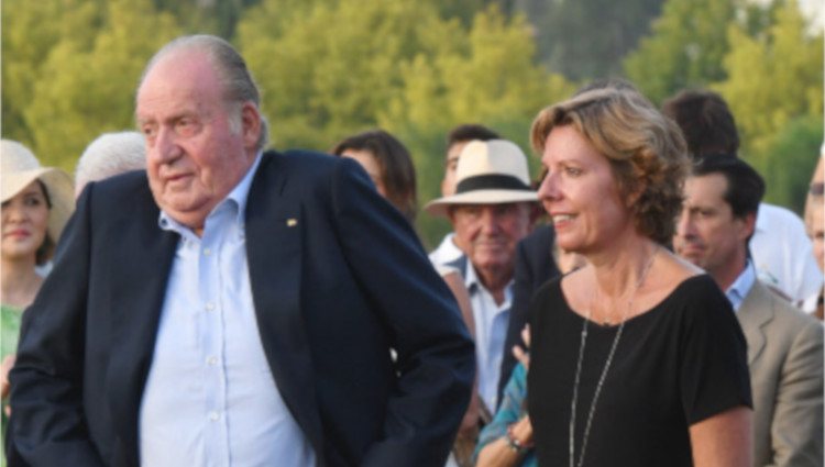 El Rey Juan Carlos y Simoneta Gómez-Acebo sonríen en el torneo de polo de Sotogrande