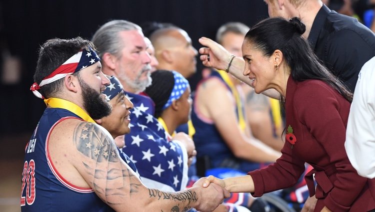 Meghan Markle haciendo entrega de las medallas en los Juegos Invictus de 2018