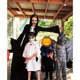Elsa Pataky junto a sus hijos disfrazados para Halloween