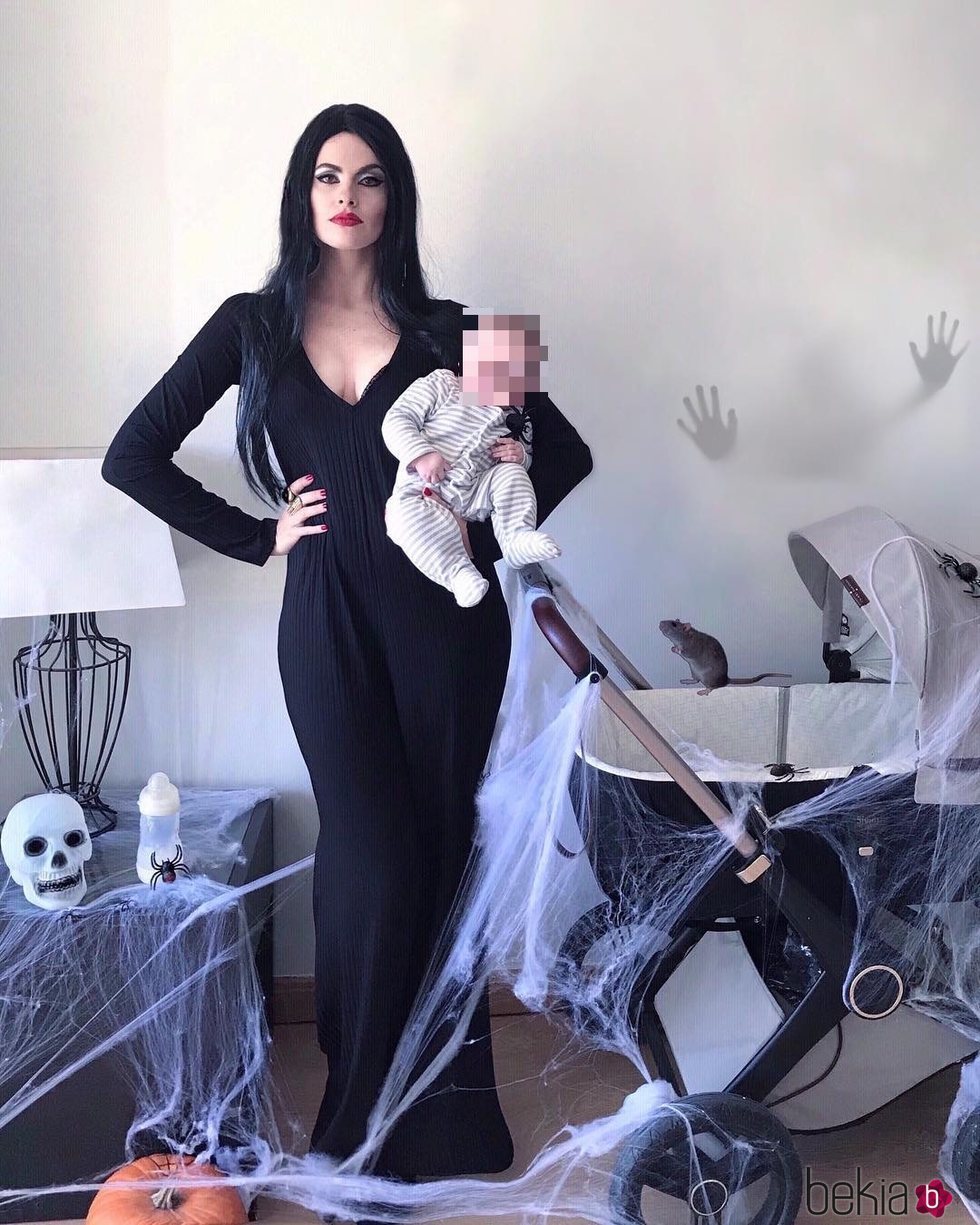 Adriana Abenia y su hija Luna disfrazadas para Halloween