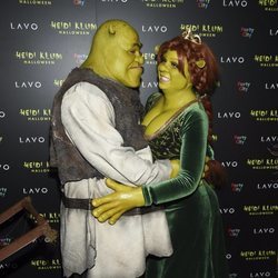 Heidi Klum y Tom Kaulitz disfrazados de Fiona y Shrek en la fiesta de Halloween 2018 de Heidi Klum