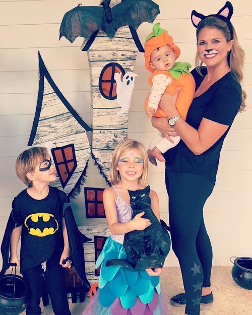 Magdalena de Suecia con sus hijos Leonor, Nicolas y Adrienne en Halloween 2018