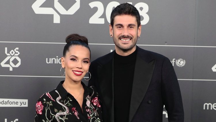 Melendi y su pareja Julia Nakamatsu en Los 40 Music Awards 2018