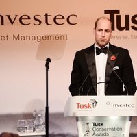 Guillermo de Inglaterra leyendo un discurso en los Tusk Conservation Awards 2018