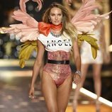 Candice Swanepoel desfilando en el Victoria's Secret Fashion Show 2018