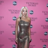 Rita Ora en la alfombra rosa del Victoria's Secret Fashion Show 2018