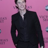 Shawn Medes en la alfombra rosa del Victoria's Secret Fashion Show 2018