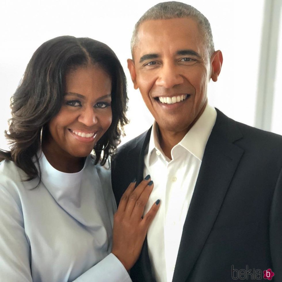 Michelle y Barack Obama posando muy cariñosos