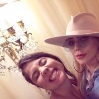 Lady Gaga y Natali Germanotta muy sonrientes